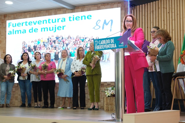 Fuerteventura conmemora el 8M resaltando el papel de la mujer trabajadora de la administración