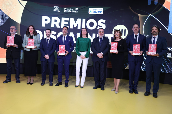 La reina Letizia entrega los Premios Discapnet de Fundación ONCE a las tecnologías accesibles