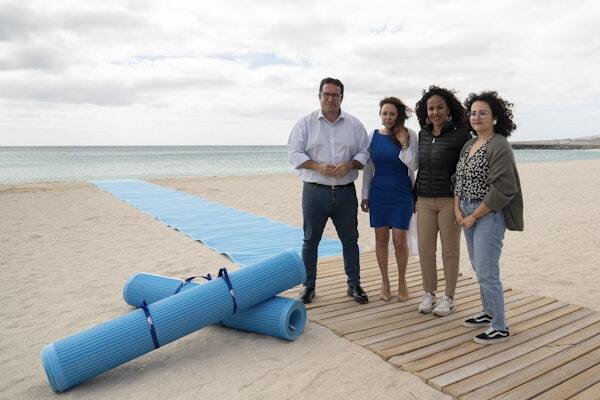 Fuerteventura ofrece un servicio de pasarelas en las playas para personas con movilidad reducida