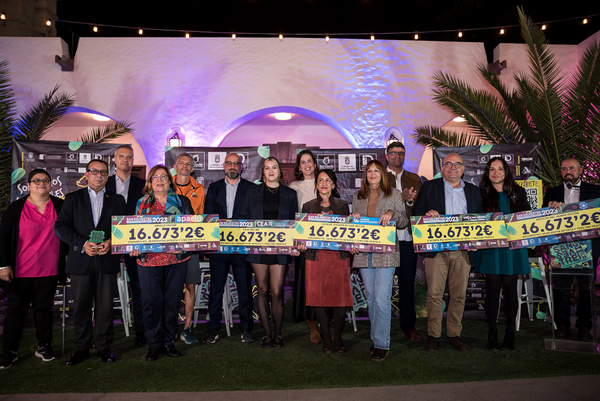 Las Palmas de Gran Canaria entrega los cheques solidarios de la carrera San Silvestre a cinco entidades sociales