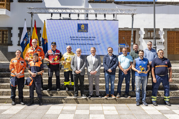 El Cabildo rinde homenaje a los bomberos forestales y a los profesionales que salvaguardan Gran Canaria del fuego El Cabildo rinde homenaje a los bomberos forestales y a los profesionales que salvaguardan Gran Canaria del fuego