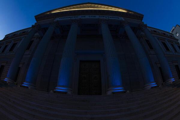 El Congreso se ilumina de azul por el Día Mundial de la Fibromialgia