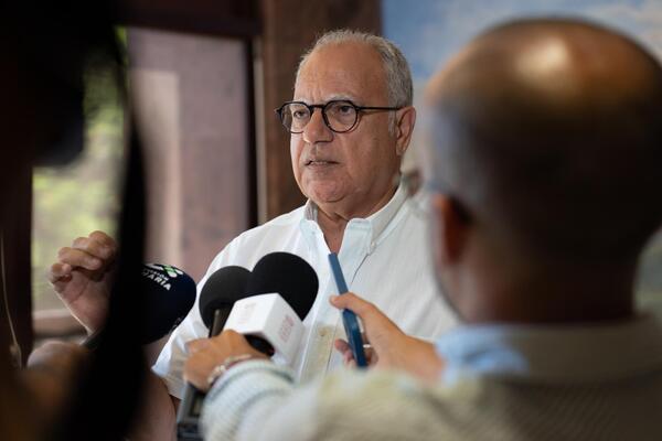 Curbelo: “El próximo lunes comenzará a prestar servicio la resonancia magnética de La Gomera”