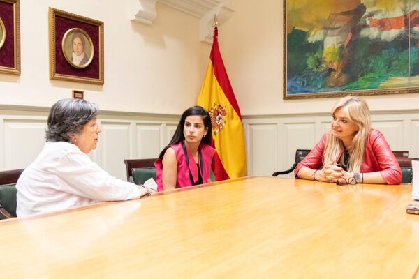 Esther Monzón aborda con Ámate los servicios asistenciales para personas con cáncer de mama en Tenerife