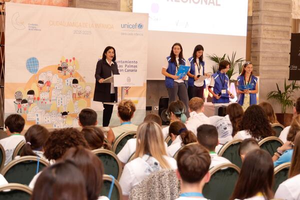 Darias defiende que la participación infantil y adolescente contribuye a transformar las ciudades en espacios para la convivencia