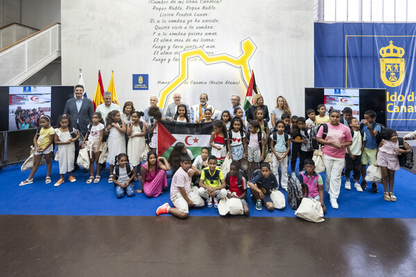 Gran Canaria da la bienvenida a los 38 niños y niñas saharauis que pasarán este verano en la Isla con el programa ‘Vacaciones en paz’