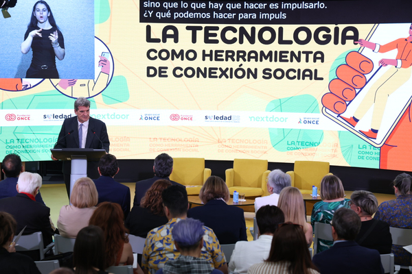 La mitad de los españoles considera que la tecnología combate la soledad no deseada