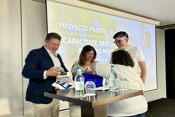 23 jóvenes con discapacidad obtienen el certificado de profesionalidad de auxiliar en Servicios Administrativos