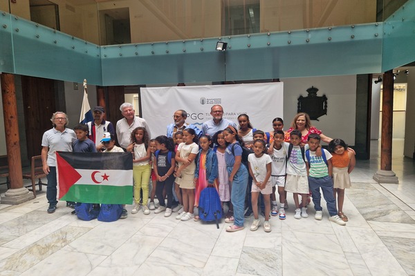 Las Palmas de Gran Canaria recibe a los niños y niñas saharauis que participan en el programa ‘Vacaciones en paz’