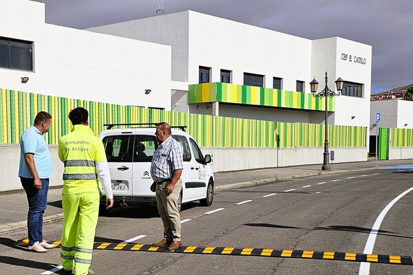 Antigua refuerza la seguridad vial de acceso al nuevo CEIP El Castillo