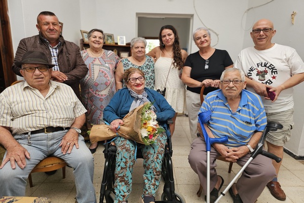 Antigua felicita a Gena por su 102 cumpleaños