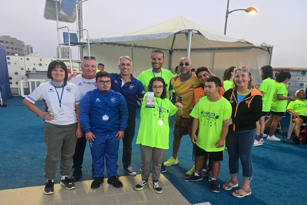 Los clubes Creciendo y Nadamas representan con éxito a Lanzarote en “Un chapuzón de oportunidades”