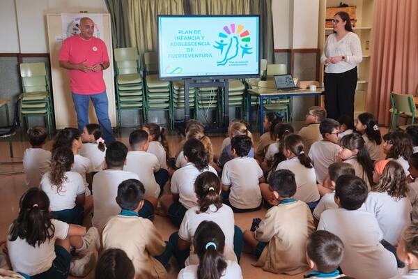 Más de 300 escolares de Fuerteventura participan en las actividades educativas del Cabildo por el Día de la Infancia