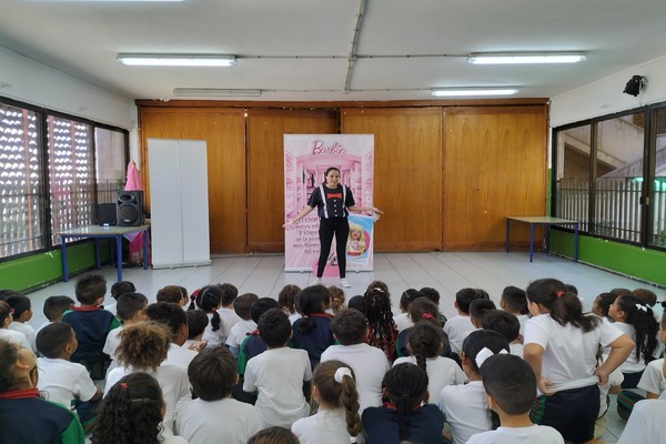 Gran Canaria lleva la educación en igualdad a 1.250 niños y niñas a través de la obra ‘La princesa que vestía de rosa’