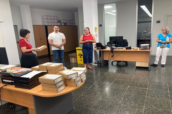 Servicios Sociales de Ingenio hace entrega de transceptores portátiles al personal del área