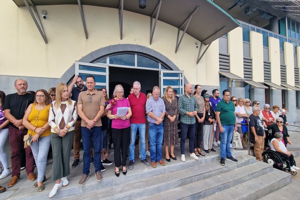 Candelaria conmemora el 25N con la lectura del Manifiesto y un minuto de silencio