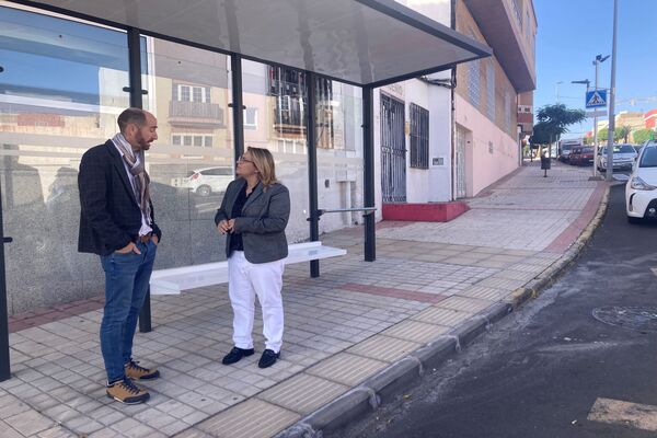 Nueva marquesina de taxis junto al Centro de Salud de Ingenio para mejorar la comodidad