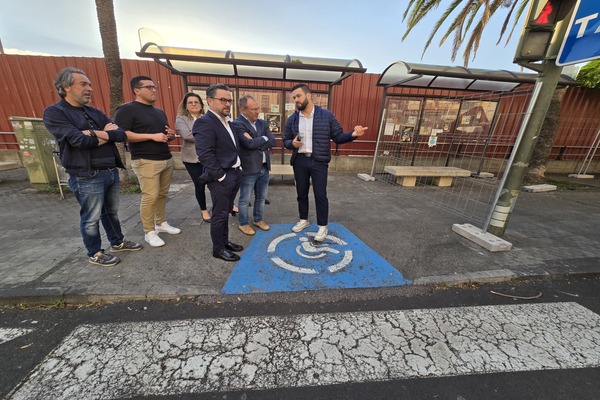 La Palma inicia las mejoras de la Avenida de Los Indianos con el cambio de acerado junto a la parada de taxis