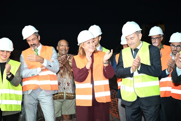 La presidenta del Parlamento de Canarias participa en el acto de colocación de la primera piedra de las viviendas sociales de Maneje