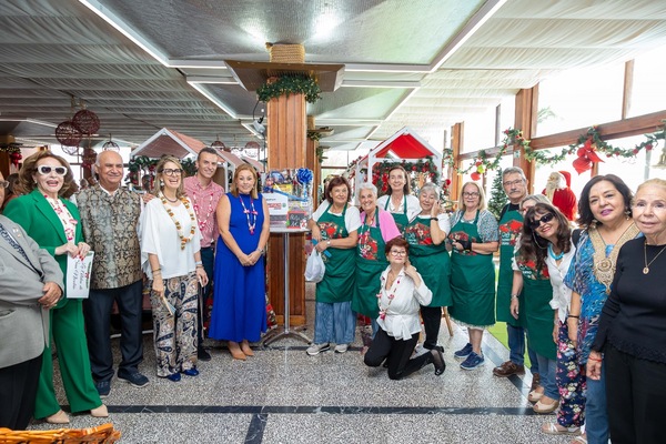 Astrid Pérez asiste a la inauguración del Rastrillo Nuevo Futuro