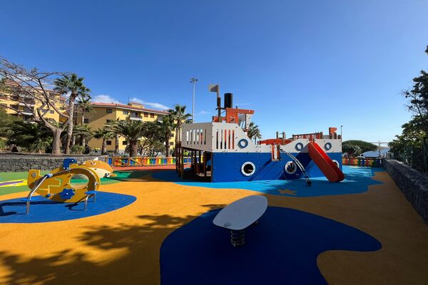 Punta Larga, en Candelaria, estrena nuevo parque infantil inclusivo