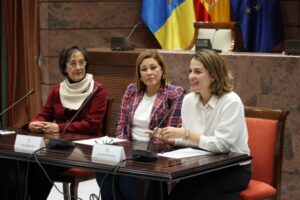 Entrega de reconocimientos Ciudades Amigas de la Infancia en el Parlamento de Canarias