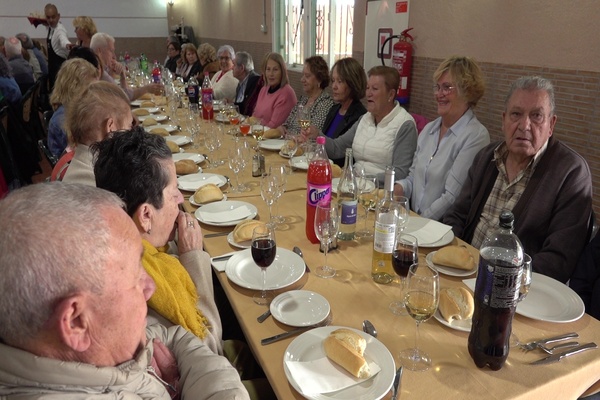 Los Centros de Personas Mayores de Ingenio y Carrizal reúnen a 258 personas en el almuerzo de La Candelaria