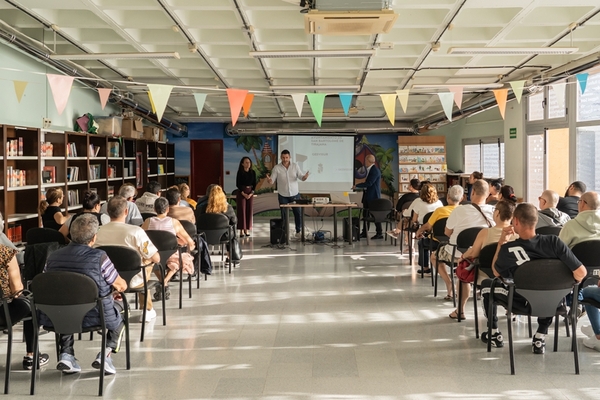 San Bartolomé de Tirajana presenta a los vecinos el proyecto de rehabilitación de las 106 viviendas del Castillo del Romeral