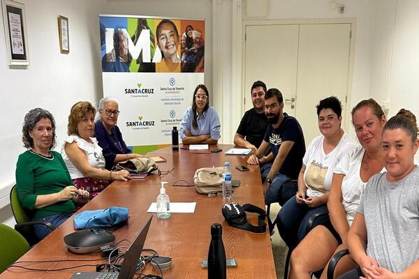 Santa Cruz de Tenerife rechaza el acoso sexual a las trabajadoras del SAD y Charín González les reitera su apoyo