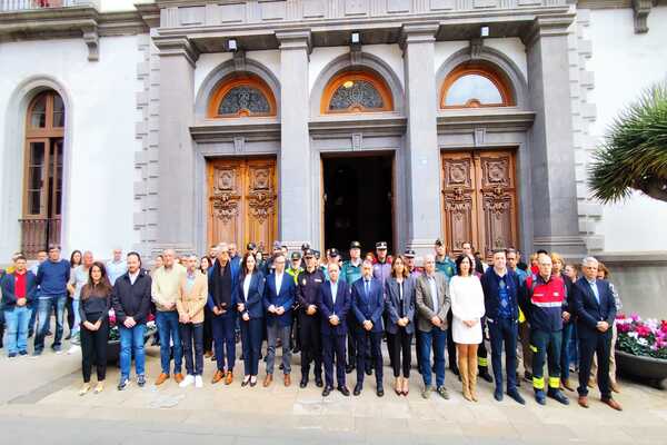 Santa Cruz de Tenerife se suma al minuto de silencio convocado contra la violencia de género