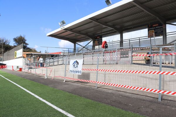 Recta final de los trabajos de mantenimiento y mejora de la accesibilidad en el Campo de Fútbol de Barranco Las Lajas