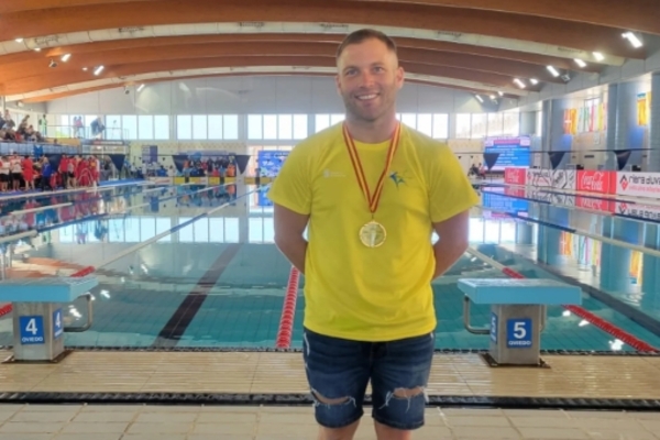 Alejandro Rojas, campeón de España en 50 metros mariposa durante el Nacional por Comunidades Autónomas celebrado en Oviedo