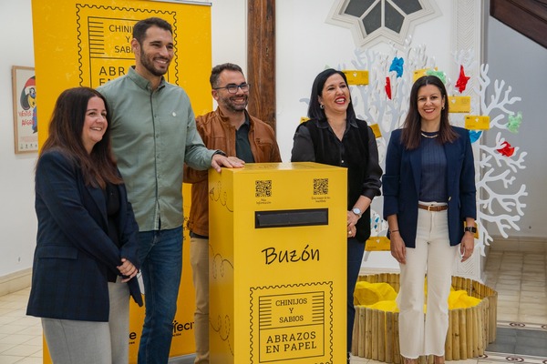 Arrecife construye un puente para unir generaciones a través de ‘Chinijos y Sabios-Abrazos en Papel’