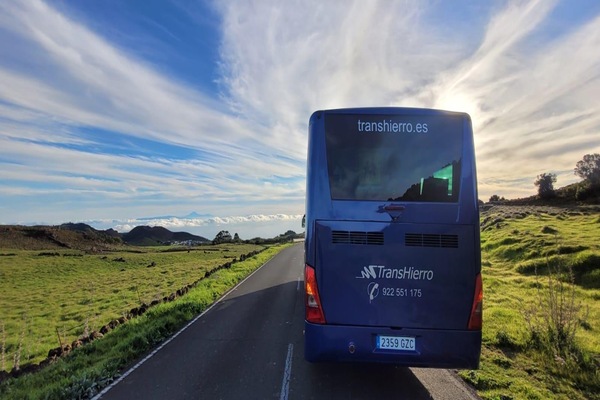 El Hierro amplía la conectividad y mejora los horarios de guaguas para facilitar la movilidad de residentes y visitantes