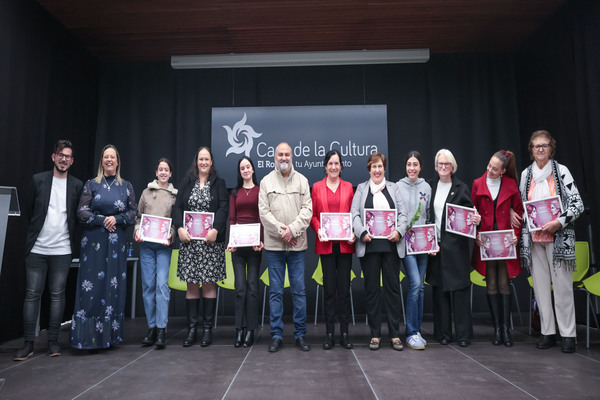 El Rosario estrenó ‘Sin ellas no hay historia’, reflexiones de diez vecinas de distintas generaciones sobre el papel de la mujer