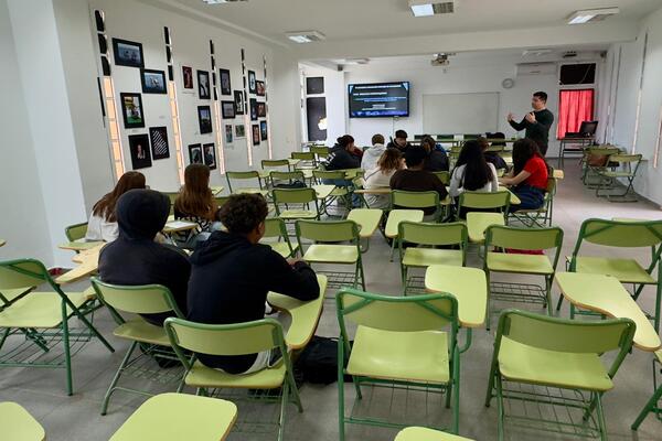 Fuerteventura conciencia a estudiantes de secundaria sobre estereotipos sexistas en la era de los influencers