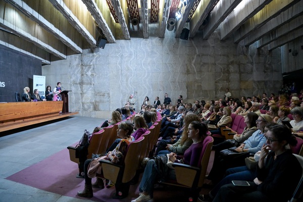 Canarias informa que el desempleo en las Islas se redujo en marzo en 423 personas y la contratación sube un 9,6% en el último año