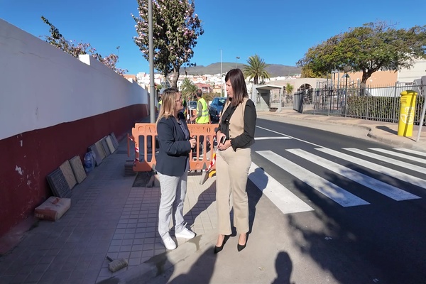 Ingenio adapta pasos de peatones y aceras en la zona del CEIP Carlos Socas Muñoz para garantizar la seguridad y la accesibilidad