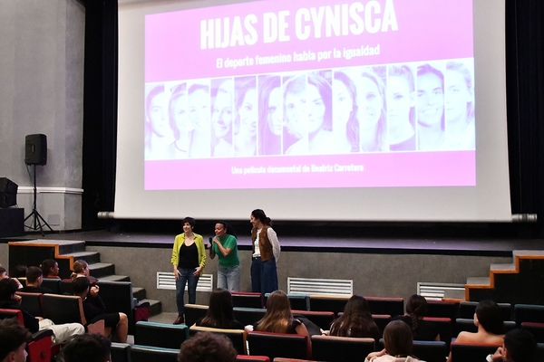 San Bartolomé de Tirajana organiza un cinefórum sobre la discriminación en el deporte con la participación de 200 estudiantes