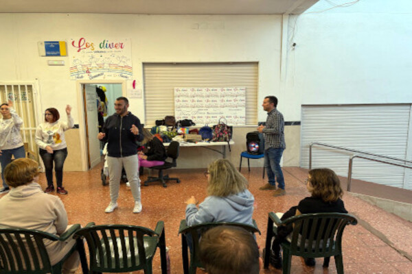 Telde, por medio del concejal de Festejos Miguel Rodríguez, felicita a la murga Los Diver tras su exitosa presentación