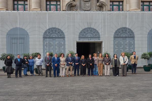 Tenerife guarda un minuto de silencio en recuerdo de las víctimas y afectados de los atentados del 11M