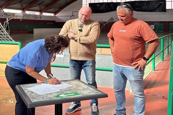 Tuineje recepciona las obras de mejora del polideportivo municipal haciéndolo más moderno, seguro y accesible