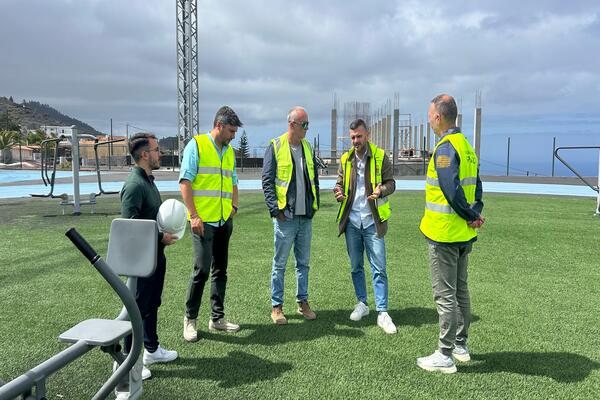 Eloy Martín anuncia el inicio de las obras de remodelación del campo de fútbol y la pista de atletismo de Las Manchas