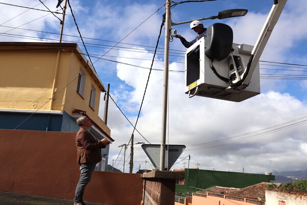 La Laguna renueva el alumbrado público en Las Mercedes para reforzar la seguridad y mejorar el servicio