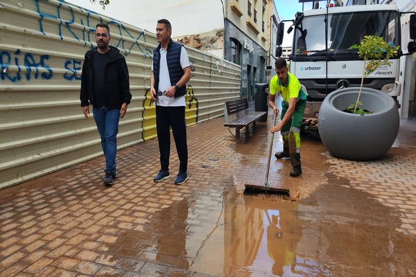 Los consorcios de Seguridad y del Agua de Lanzarote recomiendan limpiar el barro con palas y evitar el baldeo
