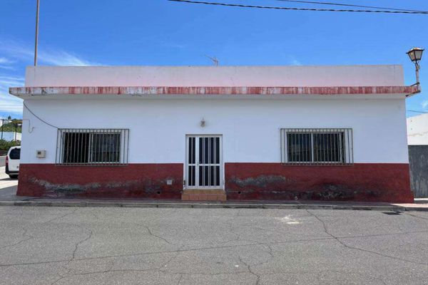 Vallehermoso inicia la mejora del centro social de La Dama y construye un nuevo gimnasio municipal