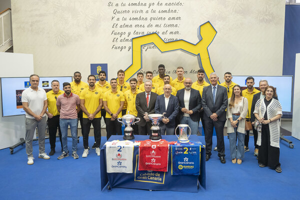 Gran Canaria celebra el triplete de trofeos del CV Guaguas, el CV Heildeberg Femenino y el Club de Hockey Línea Molina Sport