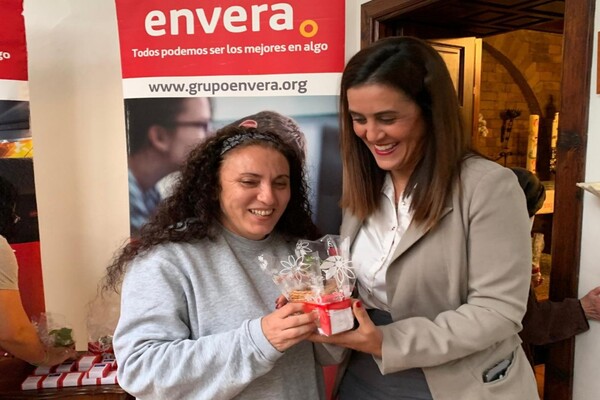 La Orotava, BBVA y Envera entregan más de 100 jabones solidarios a las Hermanas de la Compañía de la Cruz La Orotava, BBVA y Envera entregan más de 100 jabones solidarios a las Hermanas de la Compañía de la Cruz