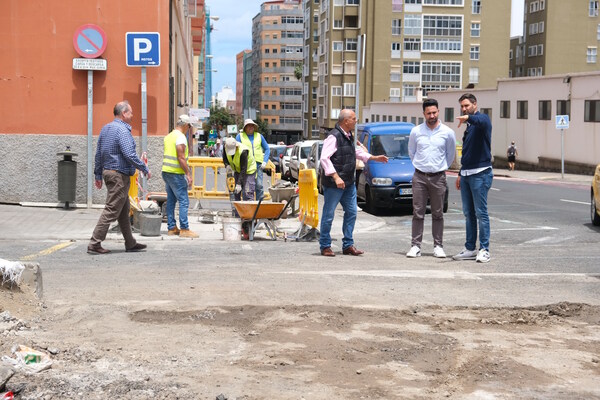 Las Palmas de Gran Canaria mejora la accesibilidad en Madera y Corcho con la eliminación de barreras arquitectónicas y la creación de dos nuevos pasos de peatones