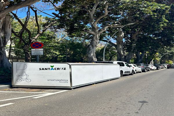 Santa Cruz de Tenerife amplía su red de ‘aparcabicis’ y patinetes para fomentar la movilidad sostenible
